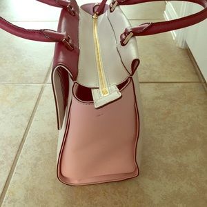 Kate Spade brand new purse. Excellent condition.